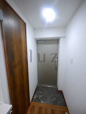 玄関　玄関から広々としております！