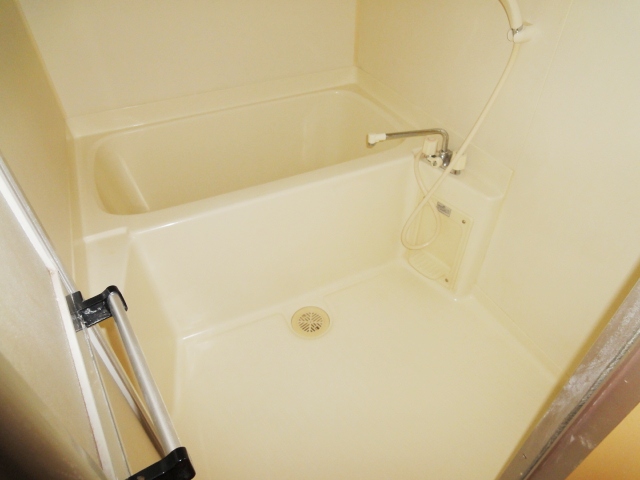 バス・シャワールーム　同物件別号室の写真です。
