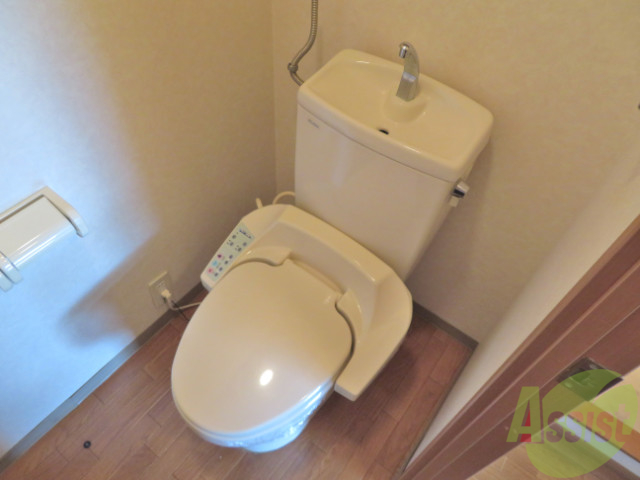 トイレ　トイレは、嬉しいウォシュレット付きです。