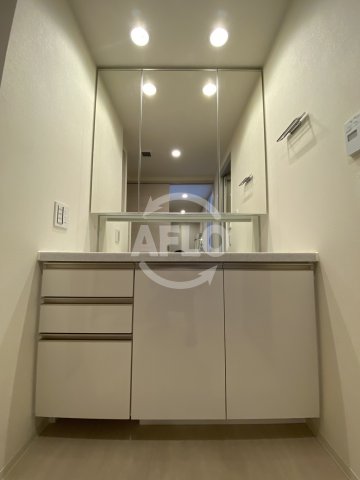 洗面設備　ザ・パークハウス中之島タワー　独立洗面化粧台