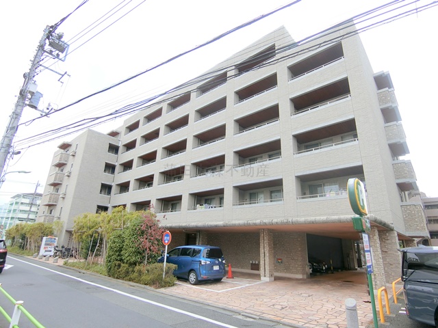 建物外観　2005年2月築　RC鉄筋コンクリート造地上9階建て総戸数7