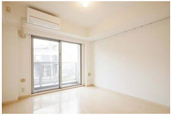 居室・リビング　※別部屋の参考写真です。