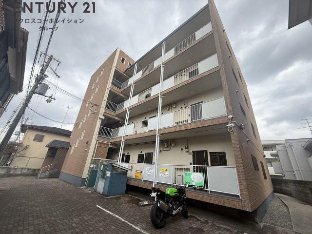 建物外観　宅配ボックス付きで不在時にも便利！