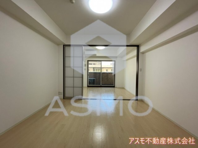 居室・リビング　同マンション別部屋参考写真