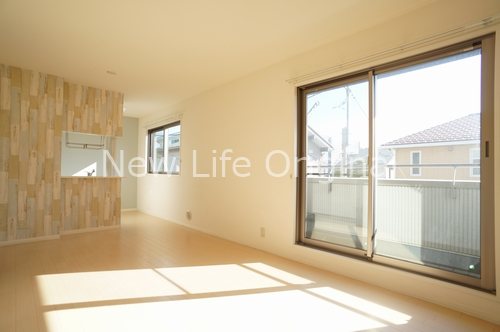 居室・リビング　南向きで日当りが良く明るいリビング。