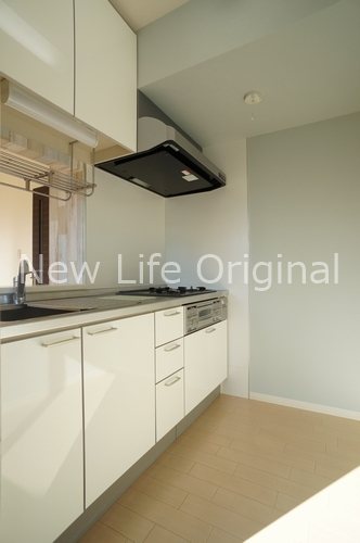 キッチン　グリル付3口コンロでお料理の幅も広がります。