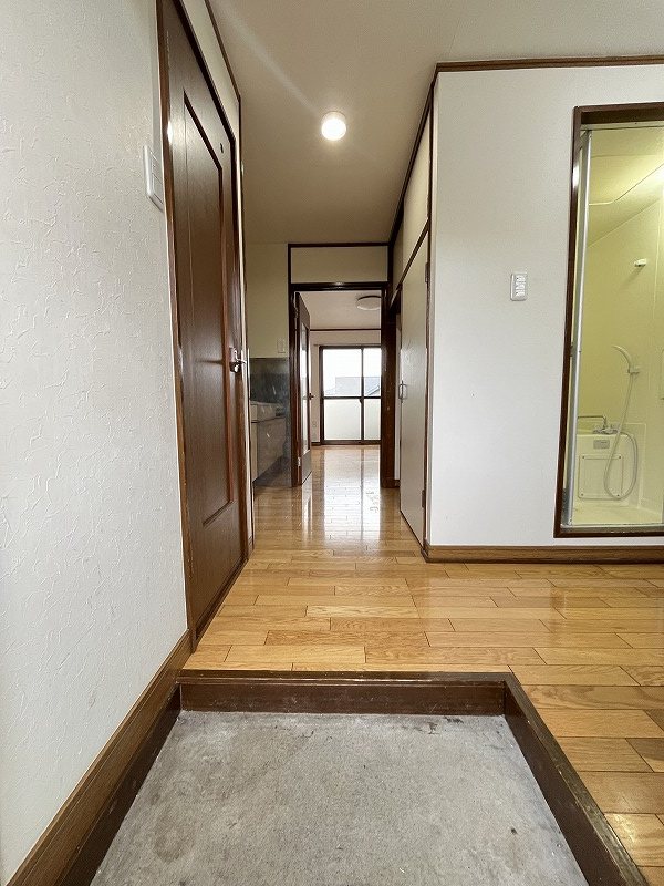 玄関　※掲載情報と物件の現況が異なる場合、現況を優先とする。