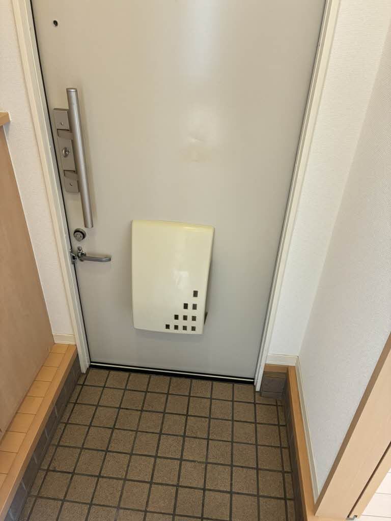 玄関　玄関ホールにはシューズボックスがあります。