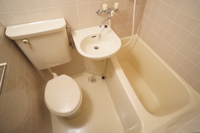 バス・シャワールーム　丸洗い可能！お掃除ラクラクの洗面台付き３点ユニットです☆