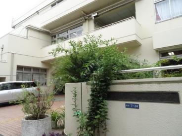 小学校　新宿区立富久小学校（小学校）まで270m