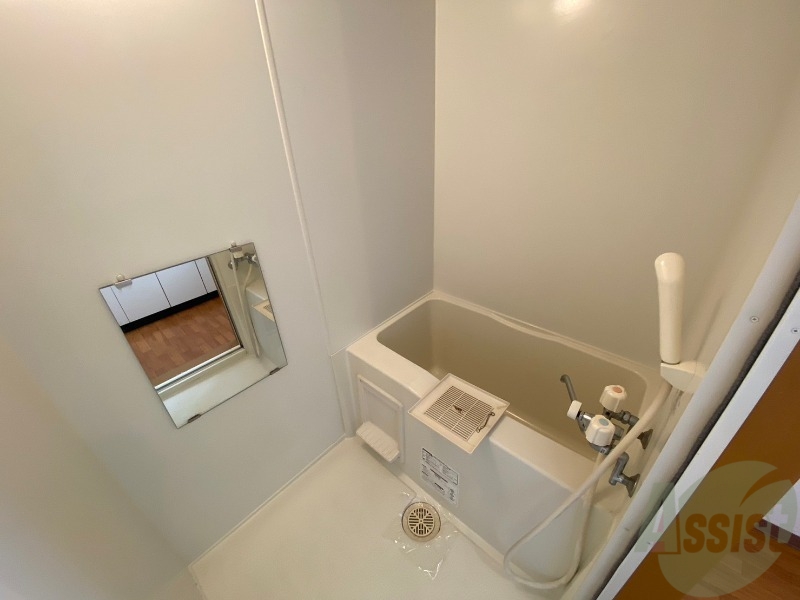 バス・シャワールーム　お風呂になります。一日の疲れを癒してくださいね。