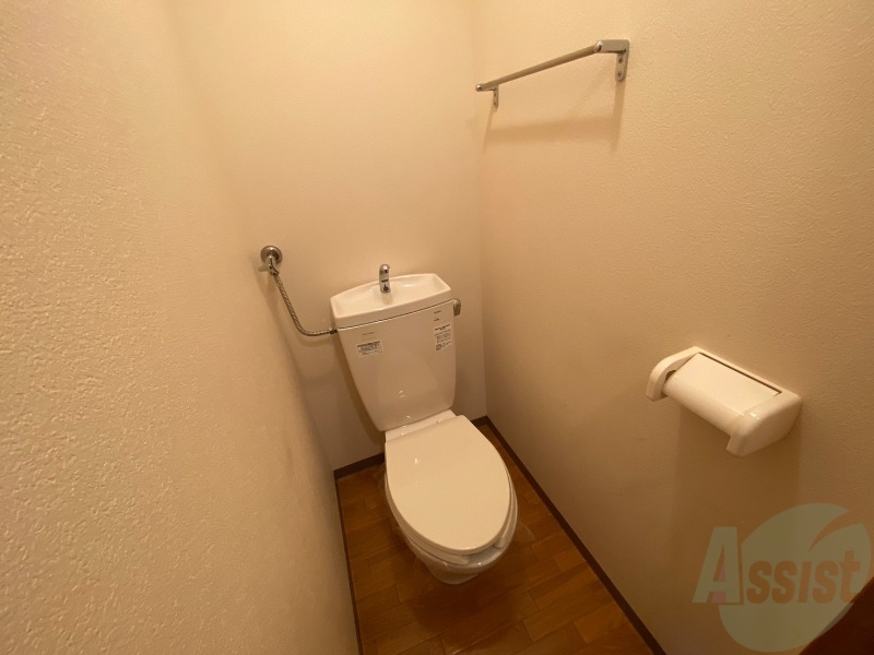 トイレ　こちらはトイレです。清潔感があり、安心して使用できます。