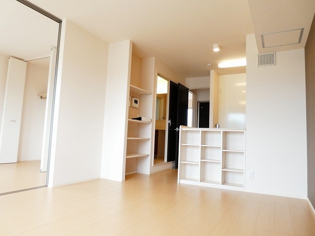 居室・リビング　写真は203号室です（参考）