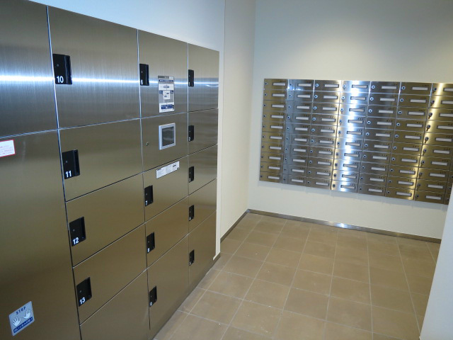 ロビー　宅配ボックス