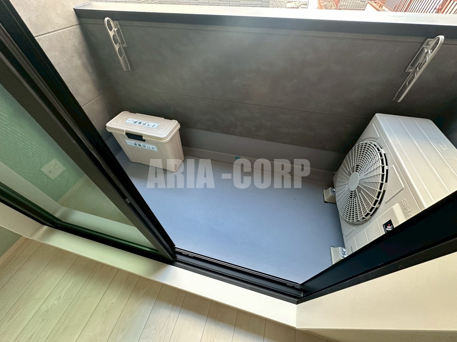 バルコニー　バルコニー、室内物干し、浴室乾燥と3箇所お洗濯物を干せます！