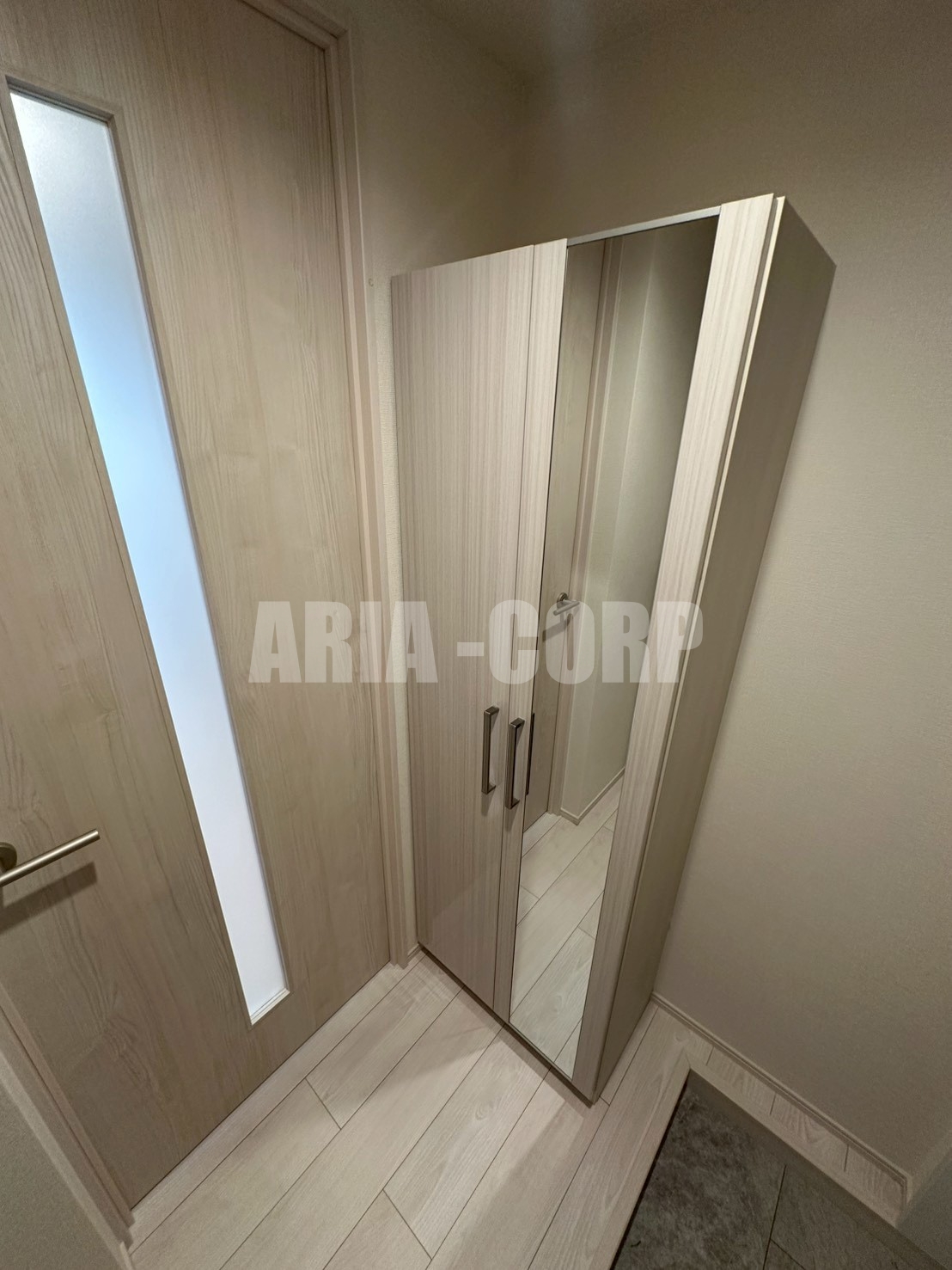 玄関　たくさん入る大型シューズBOXです♪