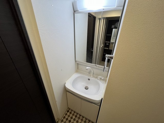 洗面設備　ゆったりとスペースのある洗面所