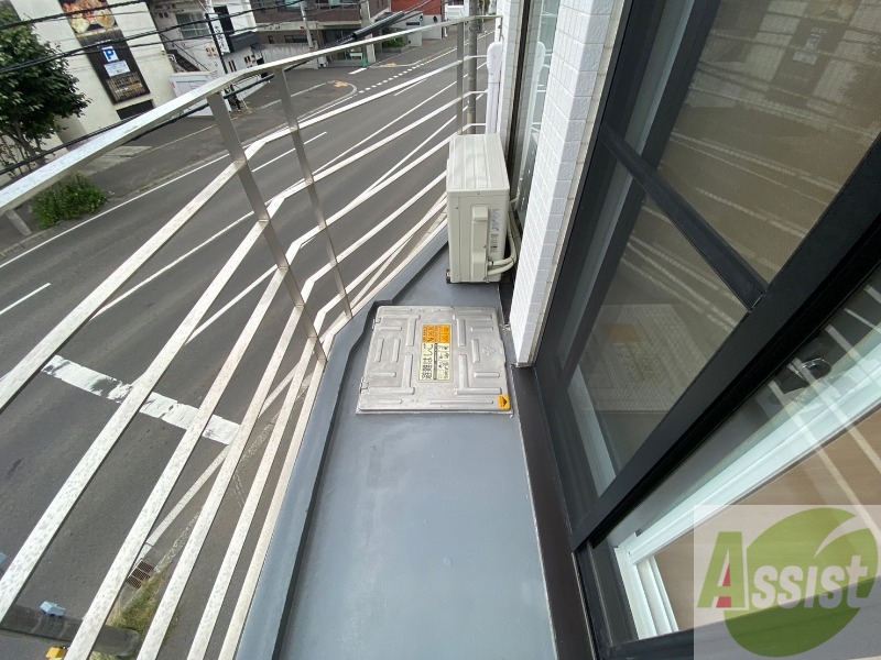 バルコニー　バルコニーは幅があり、広い印象を受けました。