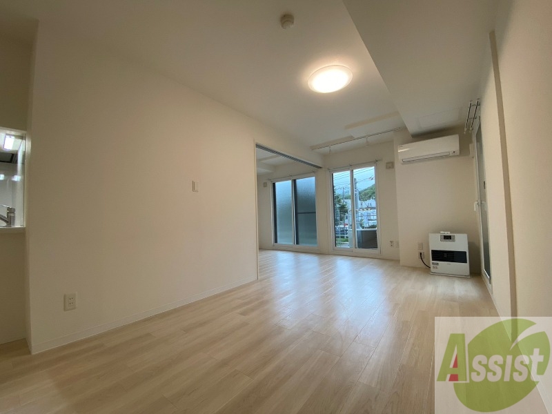 居室・リビング　広くてキレイなお部屋が広がっていて、充実した生活が送れそう。