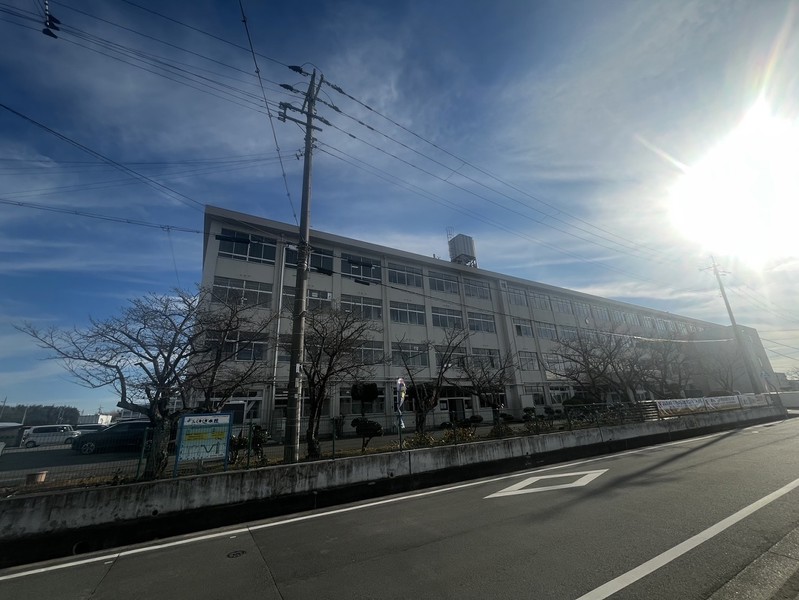 中学校　加古川市立氷丘中学校（中学校）まで1162m