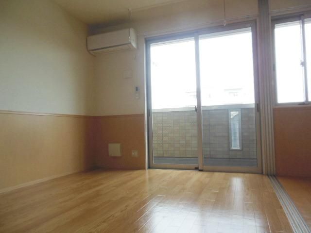 居室・リビング　★フローリングのお部屋なのでお掃除も捗りますね★