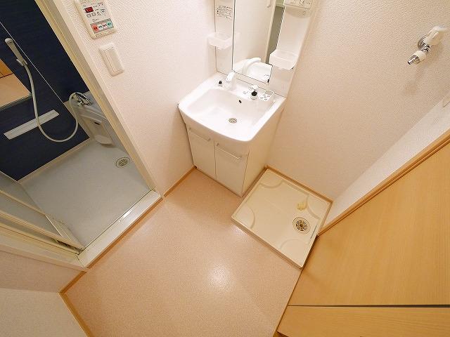 洗面設備　コンパクトで使いやすい洗面所