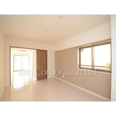 居室・リビング　同タイプ10階のお部屋を撮影。仕様が異なることがあります。