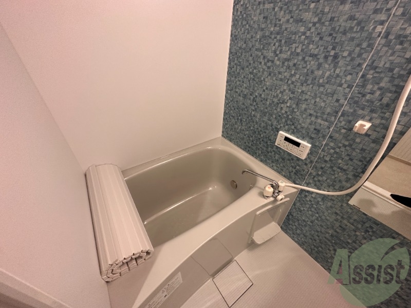 バス・シャワールーム　こちらのお風呂で一日の疲れを癒して下さい。