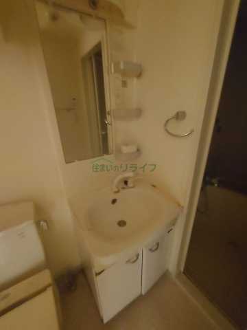 洗面設備　別部屋の参考写真になります。