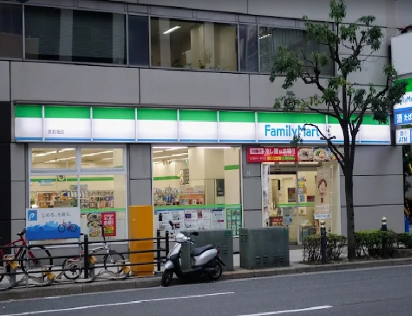 コンビニ　ファミリーマート 京町堀店（コンビニ）まで47m