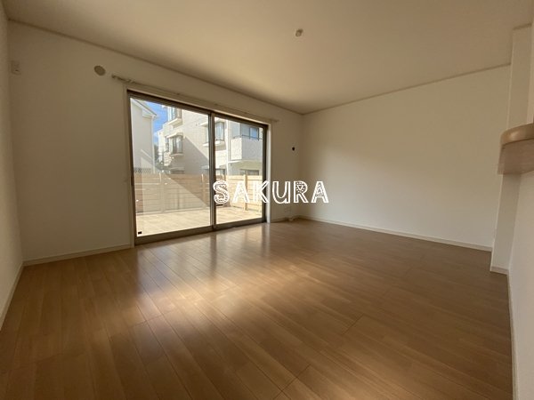 居室・リビング　使いやすい形の為、レイアウトを楽しめます♪