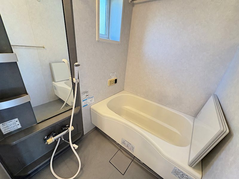 バス・シャワールーム　※写真は別号室です。