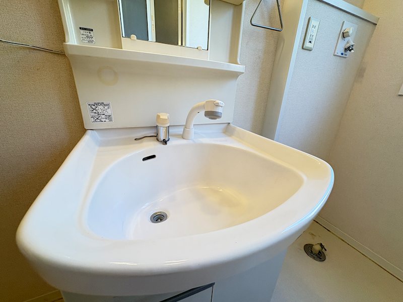 洗面設備　※写真は別号室です。