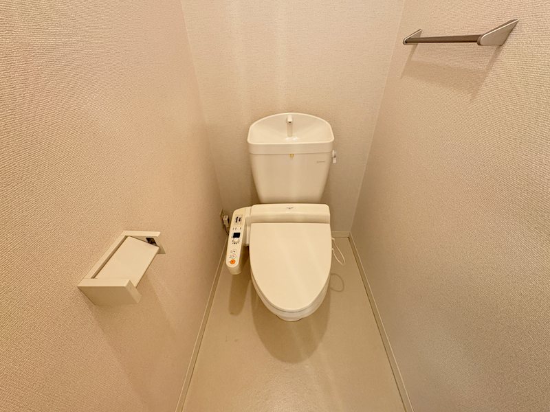 トイレ　※写真は別号室です。