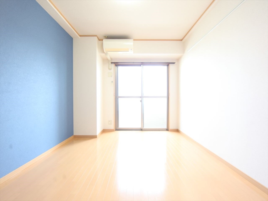 その他部屋・スペース　洋室10.3帖　南面バルコニー　エアコン完備