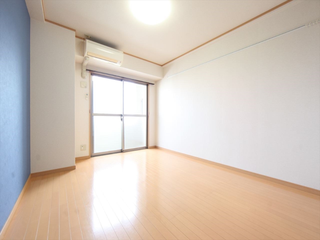 バルコニー　洋室10.3帖　南面バルコニー　エアコン完備