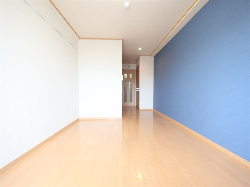 居室・リビング　洋室10.3帖　クローゼット付（収納充実してます）