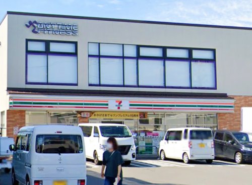 コンビニ　セブンイレブン（コンビニ）まで329m