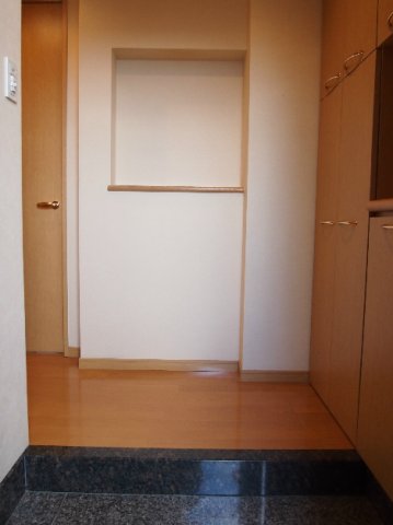 玄関　玄関スペースからのお部屋です（同一仕様写真）