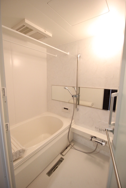 バス・シャワールーム　綺麗なお風呂でゆったりバスタイム