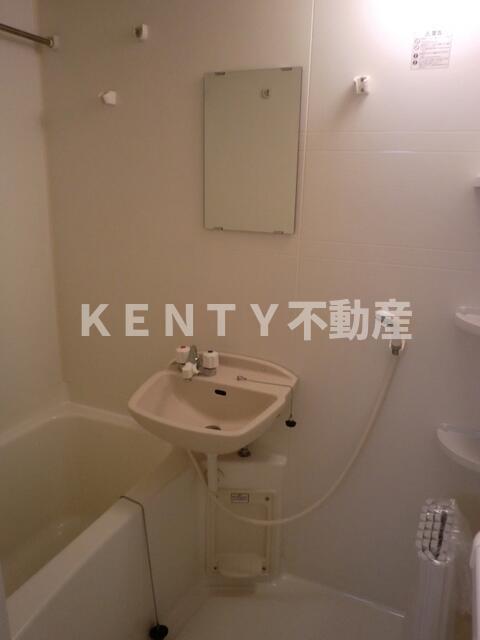 洗面設備　スペースが確保できる洗面所です