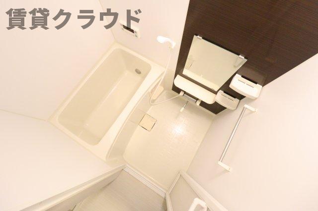 バス・シャワールーム　アクセントパネルがおしゃれなバスルーム♪