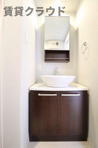 洗面設備　スタイリッシュな独立洗面台です！