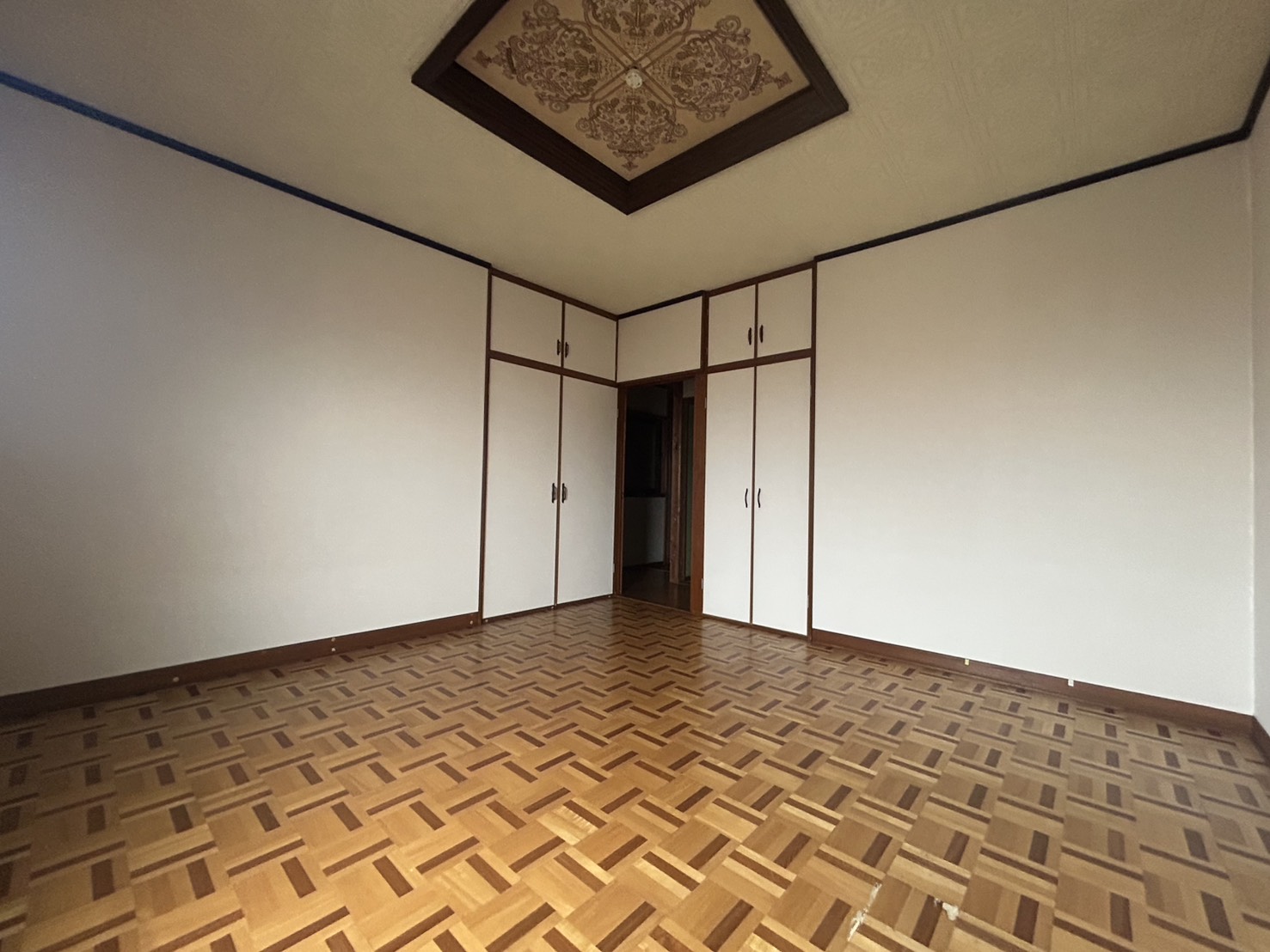 朝霧南町3丁目戸建の居間写真