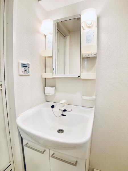 洗面設備　スペースが確保できる洗面所です