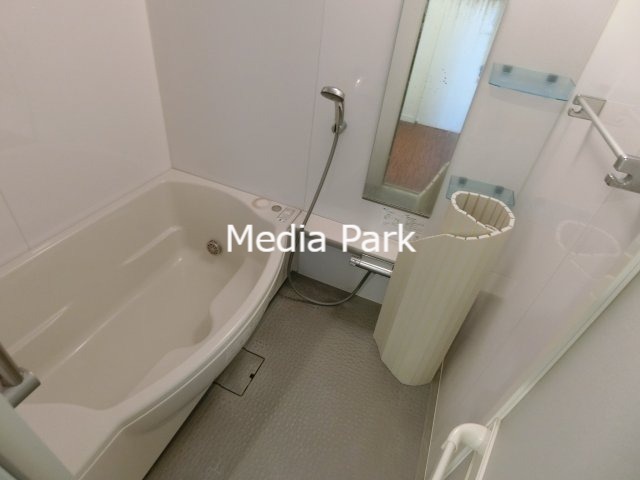 バス・シャワールーム　同物件別のお部屋の写真です。参考写真です。