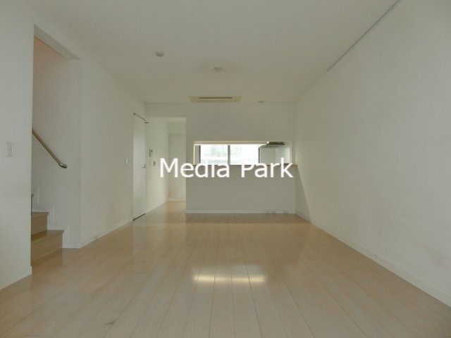居室・リビング　同物件別のお部屋の写真です。参考写真です。