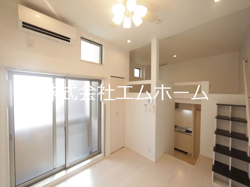 バルコニー　洋室6帖　上段階段式ロフト5.8帖（収納寝室使用可）同型写真