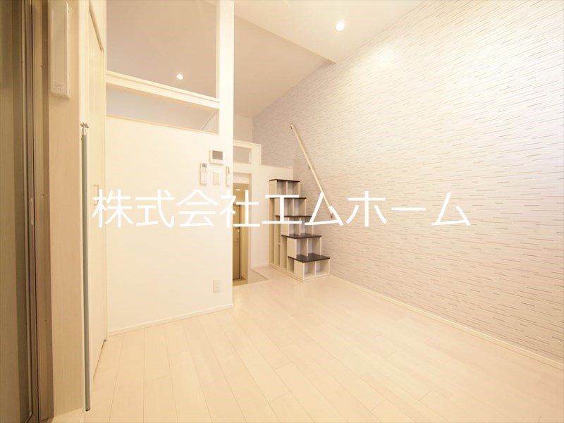 居室・リビング　洋室6帖　上段階段式ロフト5.8帖（収納寝室使用可）同型写真