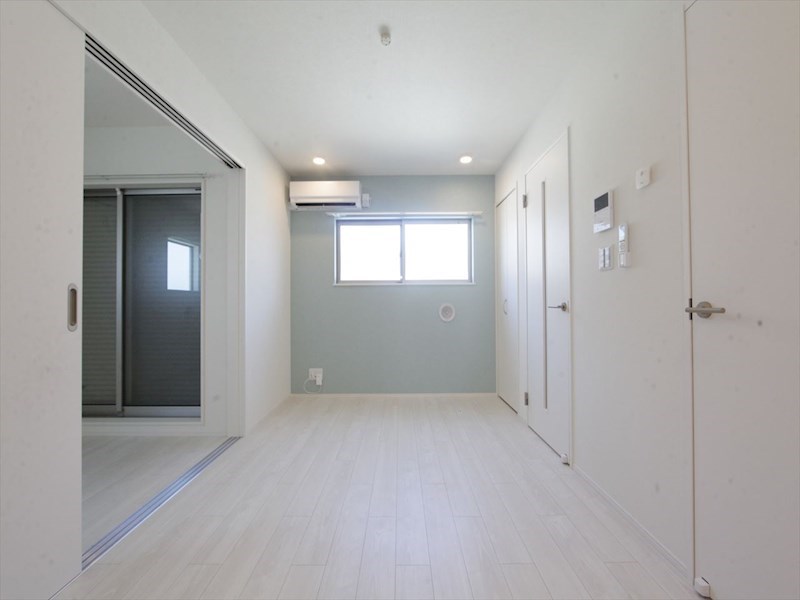居室・リビング　ＬＤ6.4帖　洋室3.5帖　バルコニー　同仕様写真